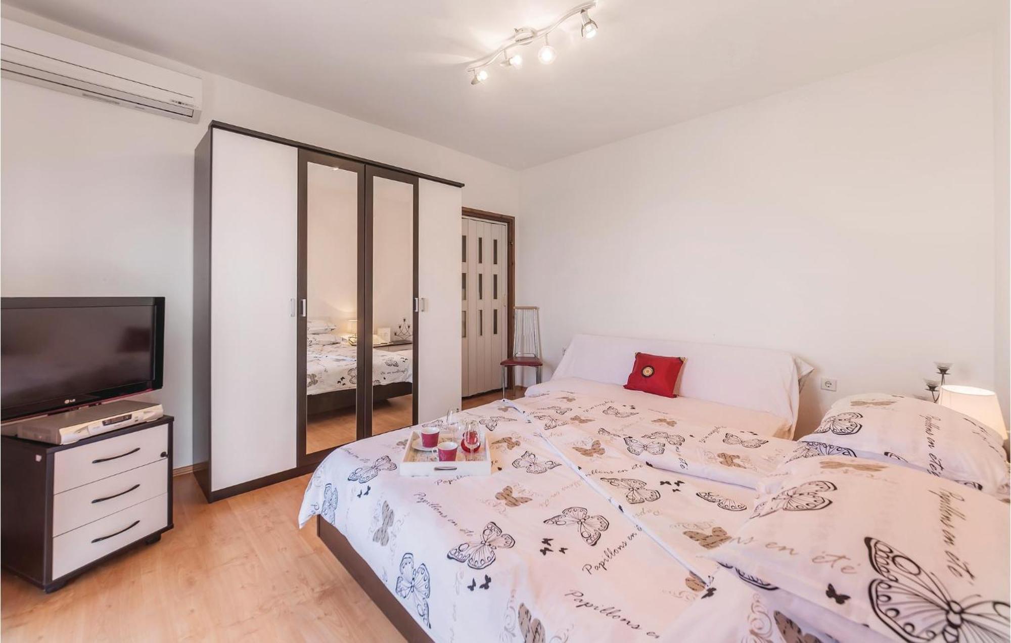 Pet Friendly Apartment In Koromacno With Wifi Exteriör bild