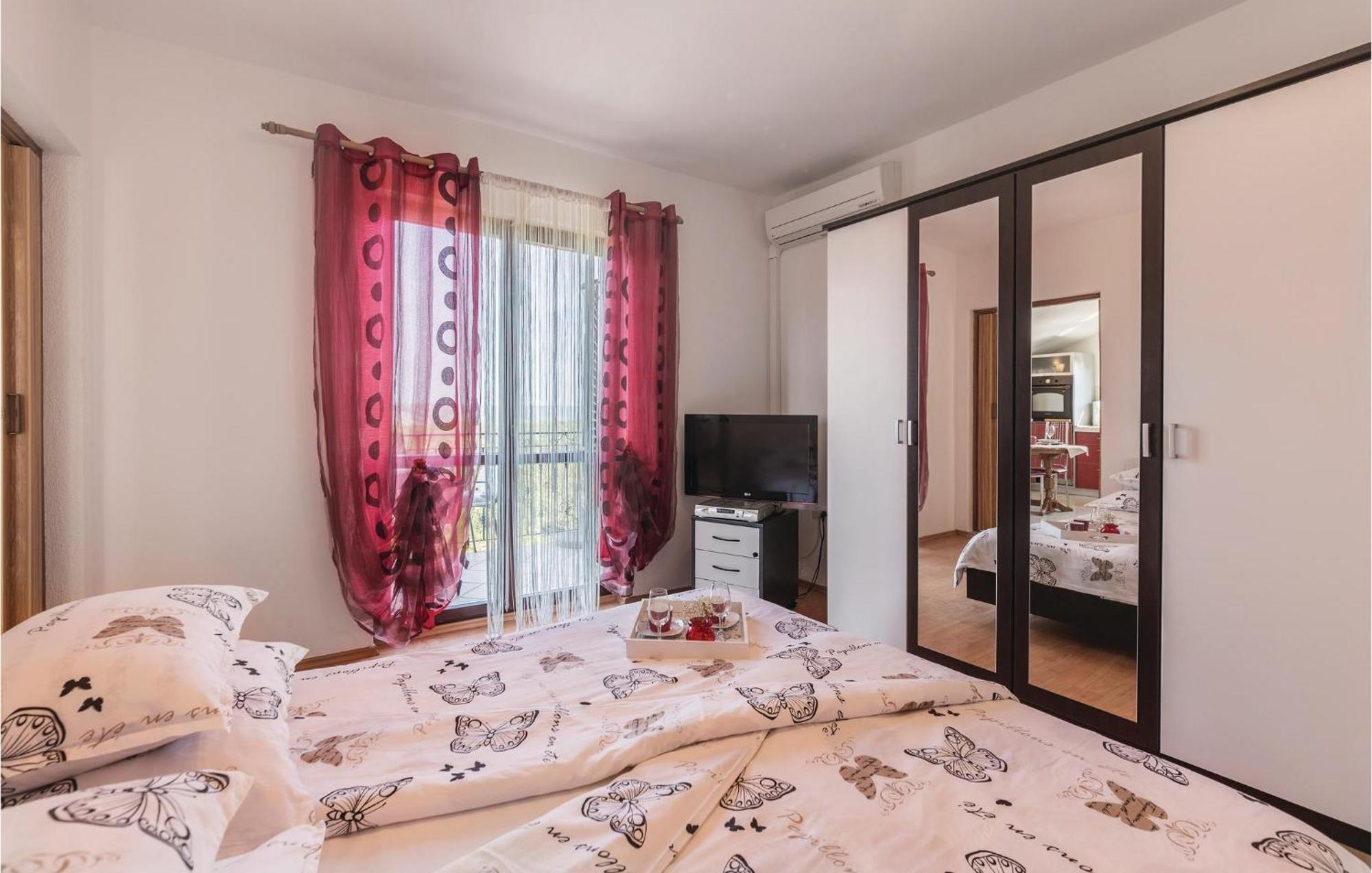 Pet Friendly Apartment In Koromacno With Wifi Exteriör bild
