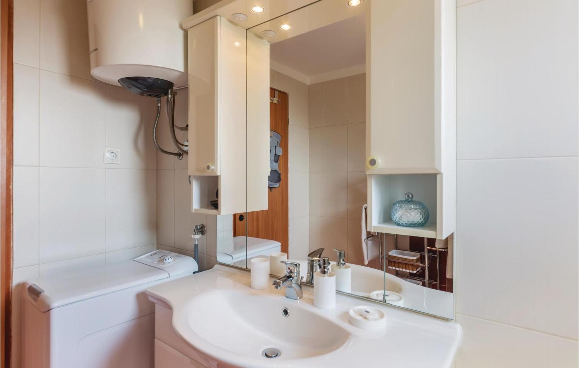 Pet Friendly Apartment In Koromacno With Wifi Exteriör bild