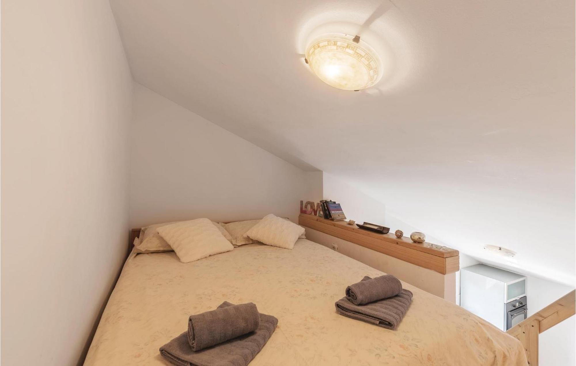 Pet Friendly Apartment In Koromacno With Wifi Exteriör bild